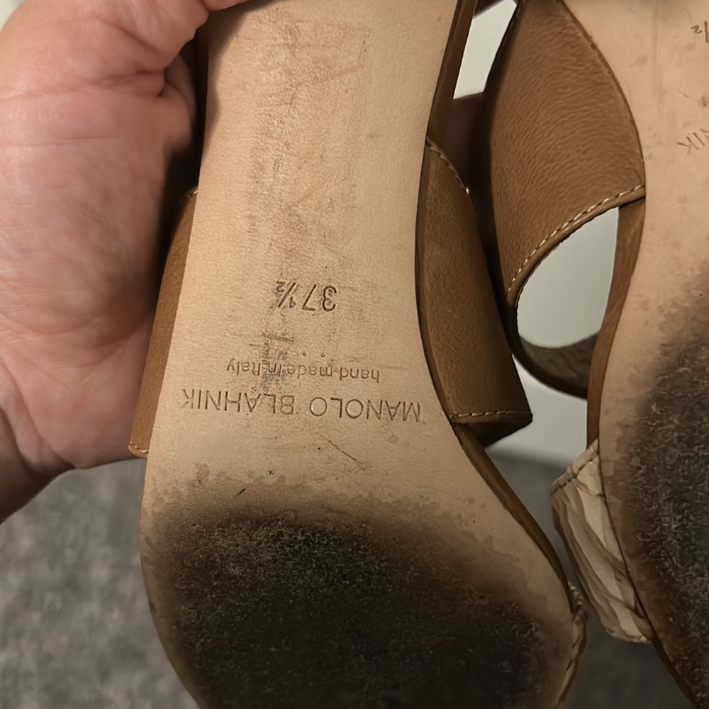 Manolo BLahnik tan size 37.5 great condition open toe mule w crock embossed - Picture 6 of 7